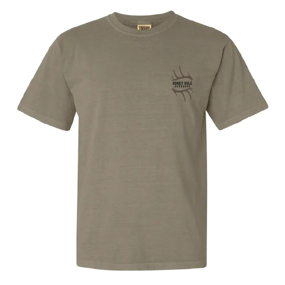 SKULL MOUNT TEE BY HONEY HOLE