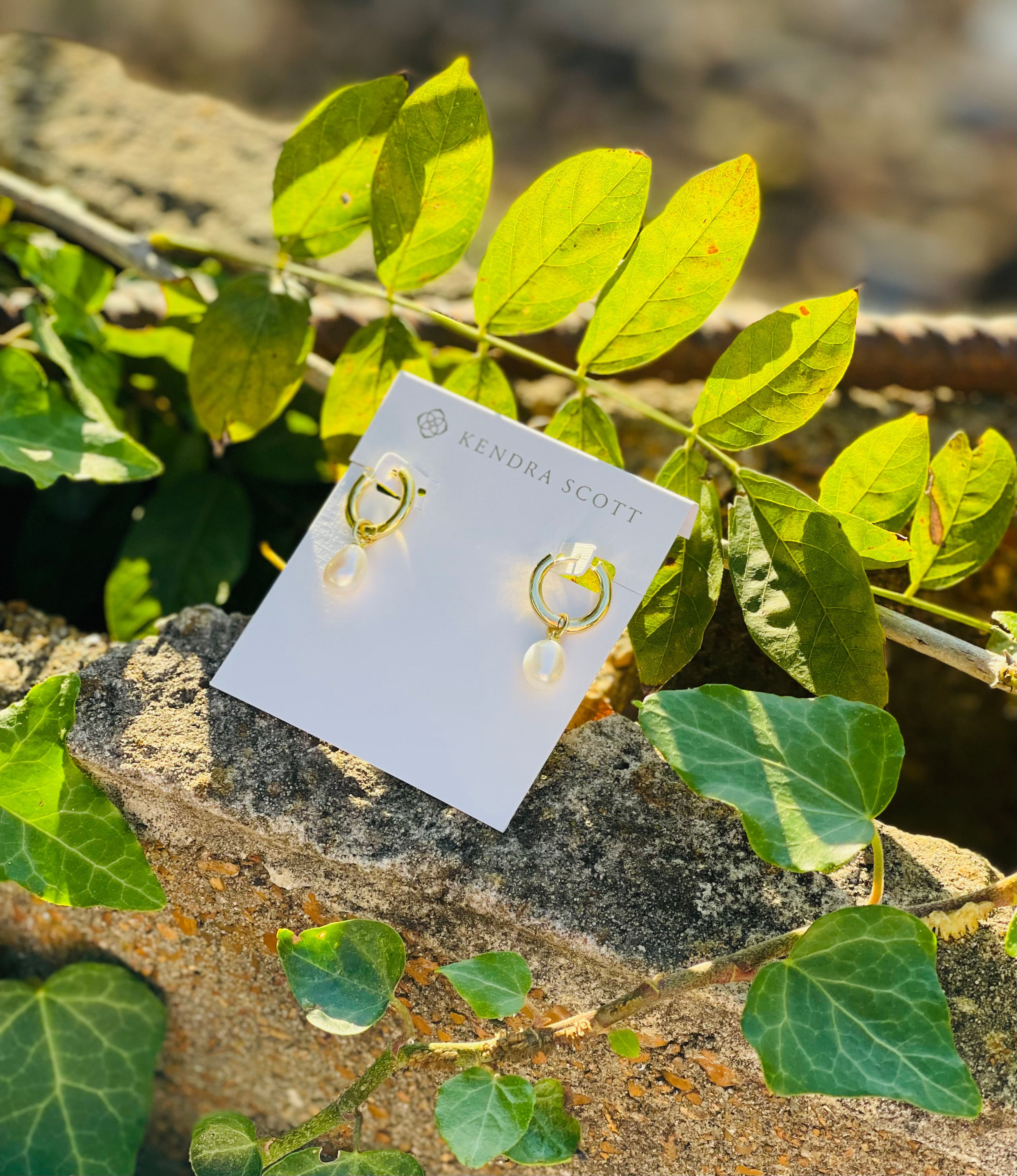 Willa Pearl Huggie 9608801292