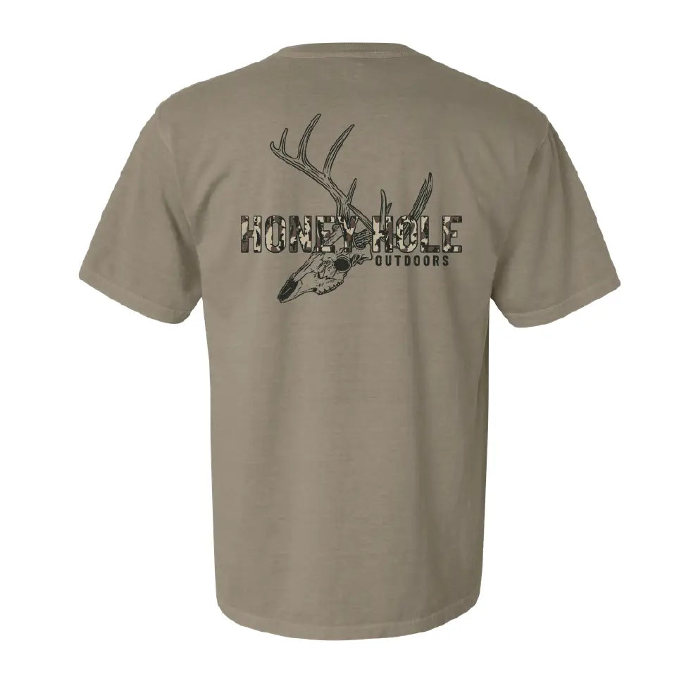 SKULL MOUNT TEE BY HONEY HOLE