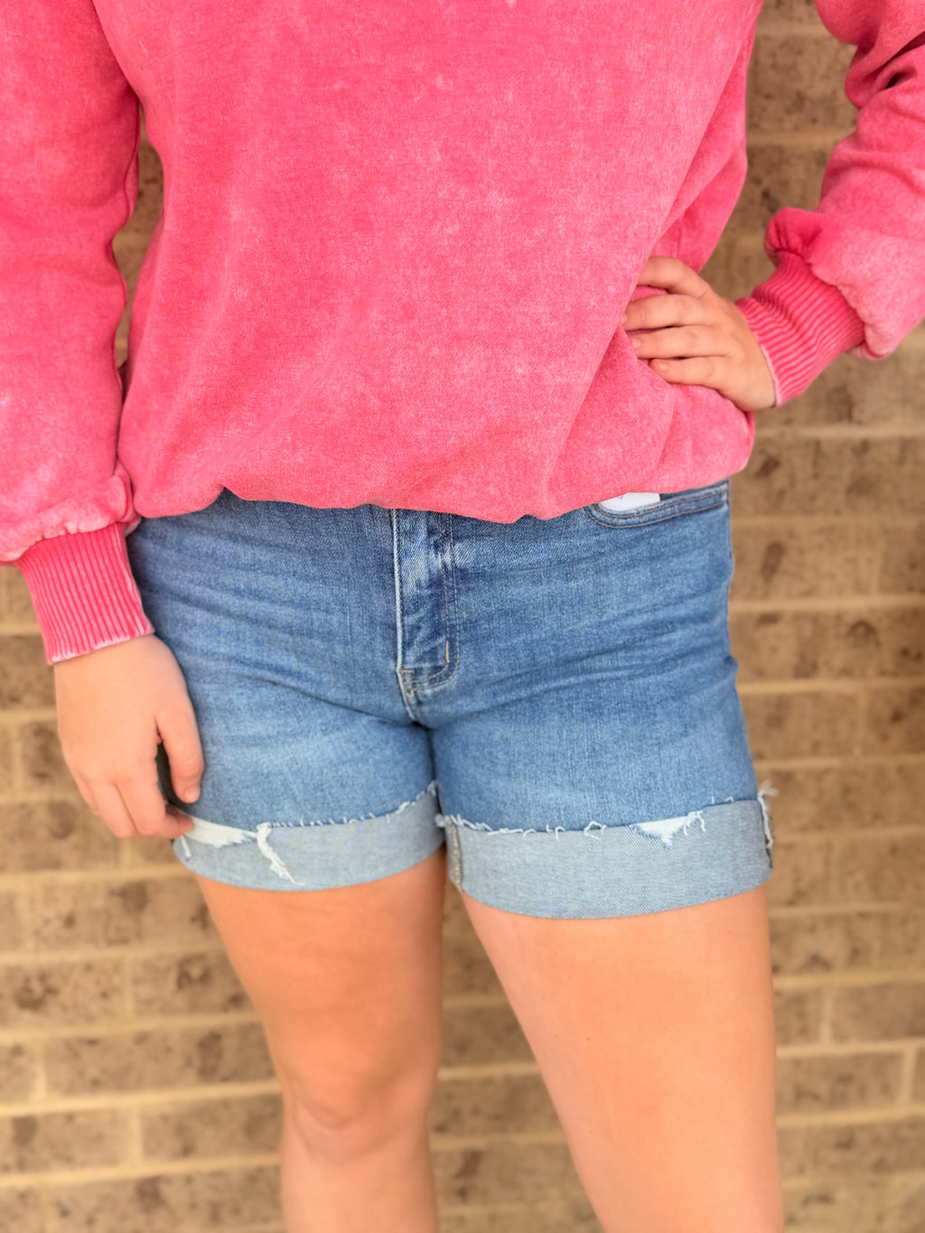MID RISE SEAMLESS WAISTBAND MIDI SHORTS