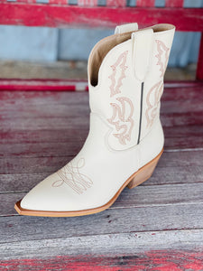 Nelly Boot by Mi.iM