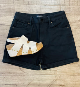 RISEN HR CUFFED SHORTS