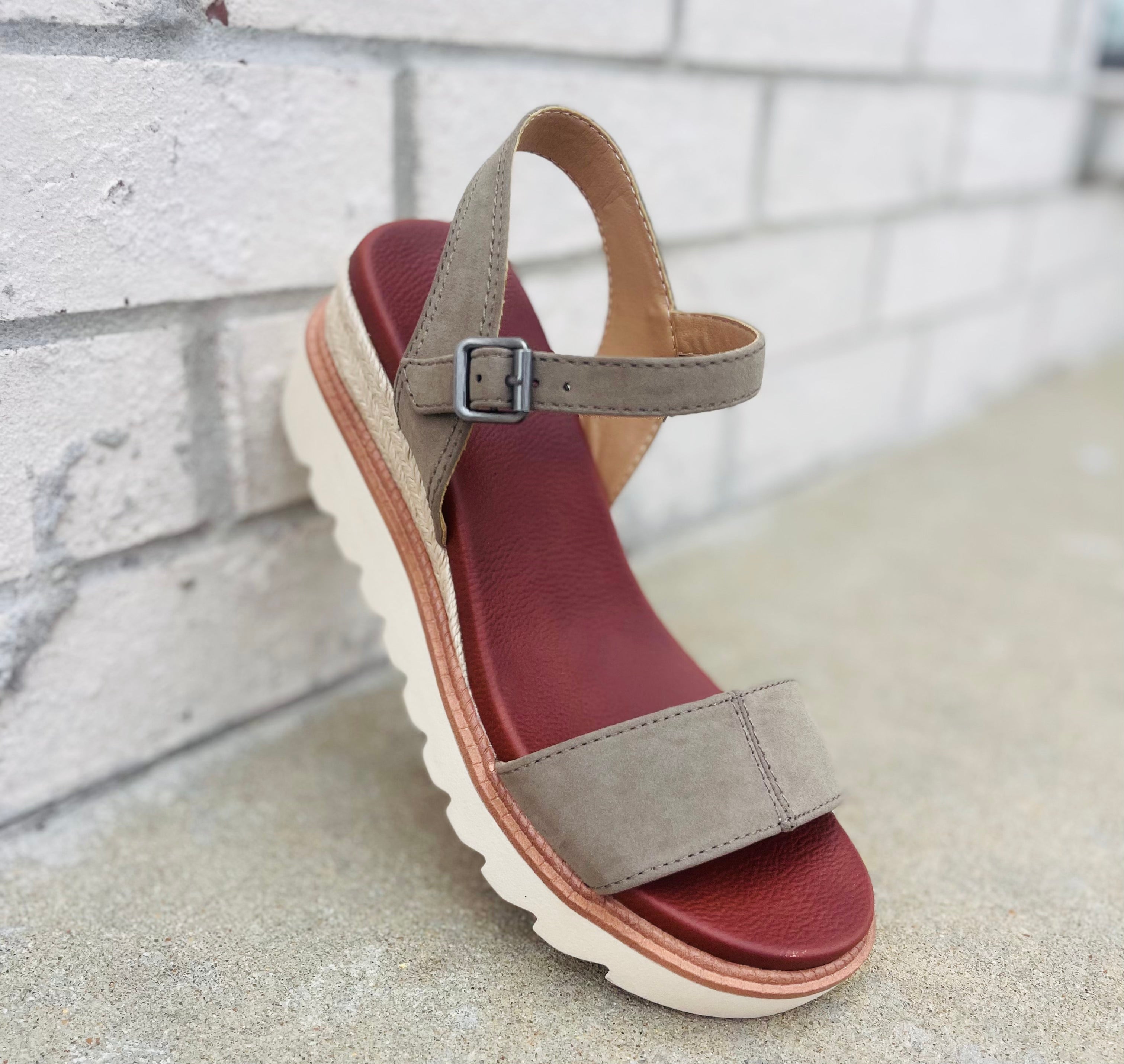 Ophidia Wedge by Mia