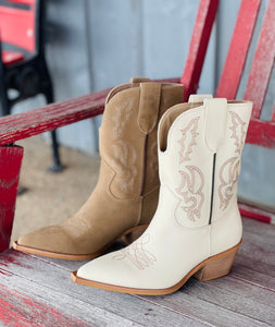 Nelly Boot by Mi.iM