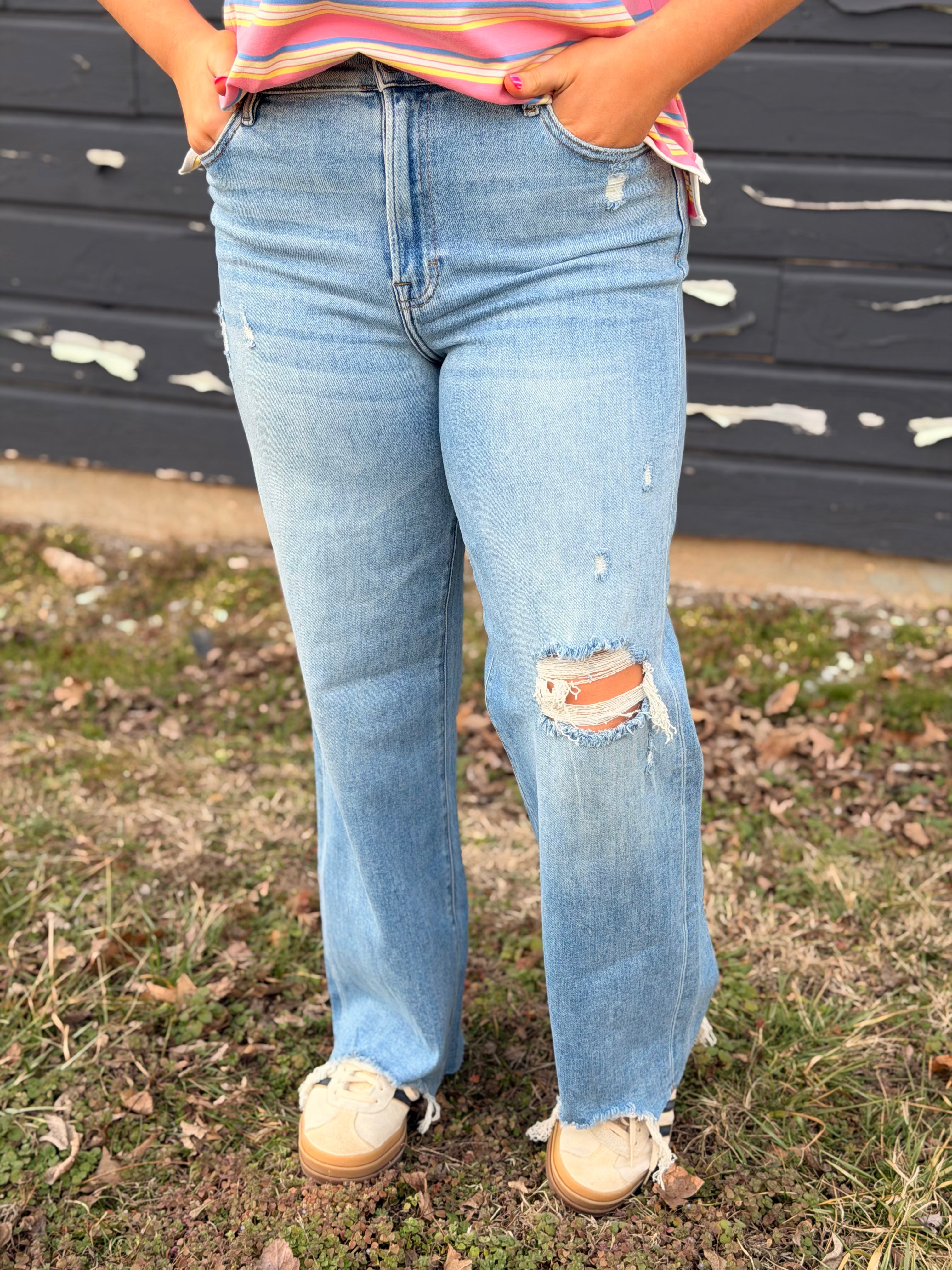 Logan LW Distressed Hidden Dad Jean